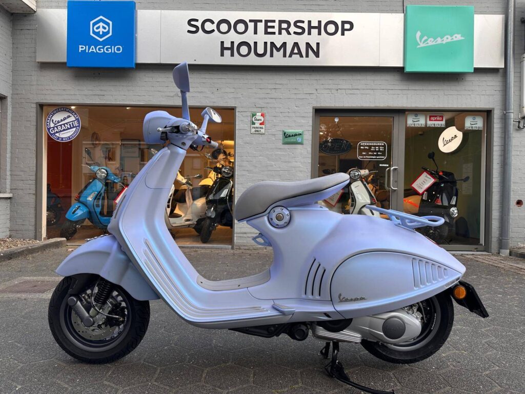 Vespa 946 SNAKE GELIMITEERDE & GENUMMERDE EDITIE (888 stuks)