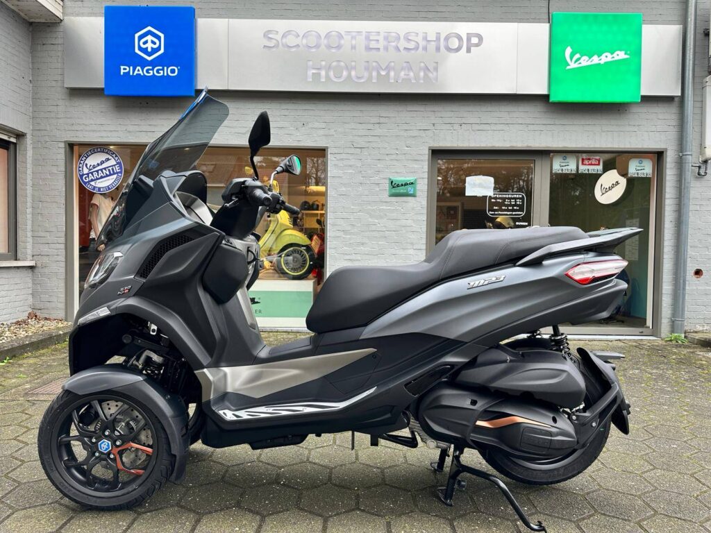 Piaggio MP3 530cc EXCLUSIVE  GRIGIO TITANIO MATT  (nr.25)